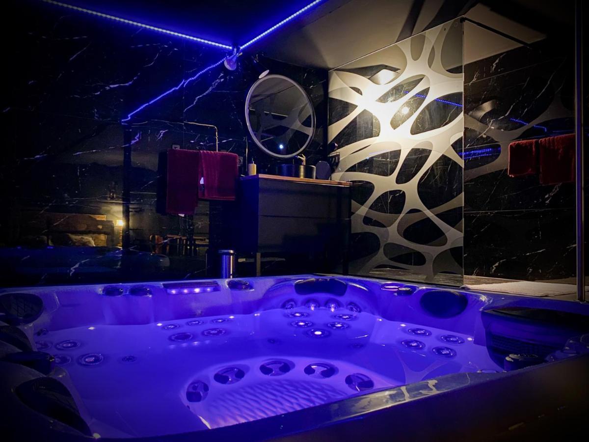Loveroom Avec Jacuzzi 01 Chazey-sur-Ain Exterior foto